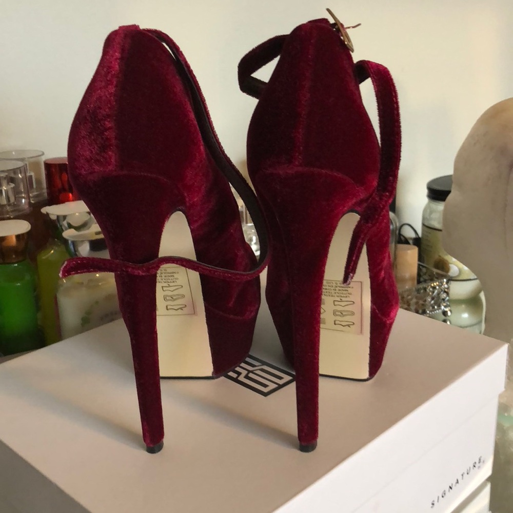 Red velvet stilettos - Picture 4 of 4